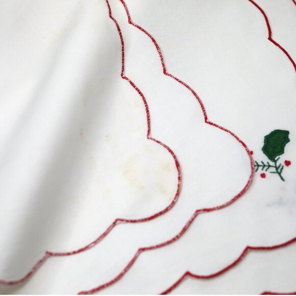 Vintage Christmas Scalloped Square White Napkins Embroidered Holly Holiday  x 6 - Picture 6 of 11